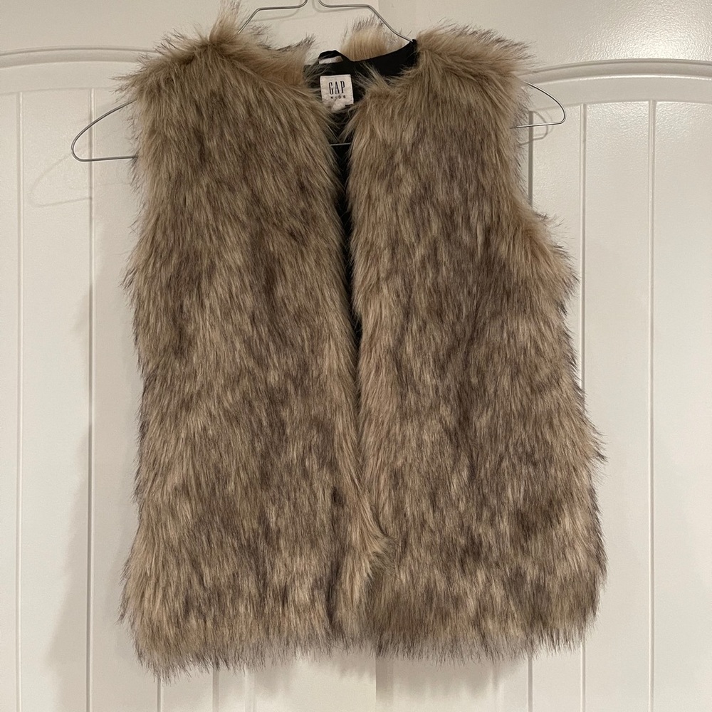 Girls Gap faux fur vest.  Size Plus L